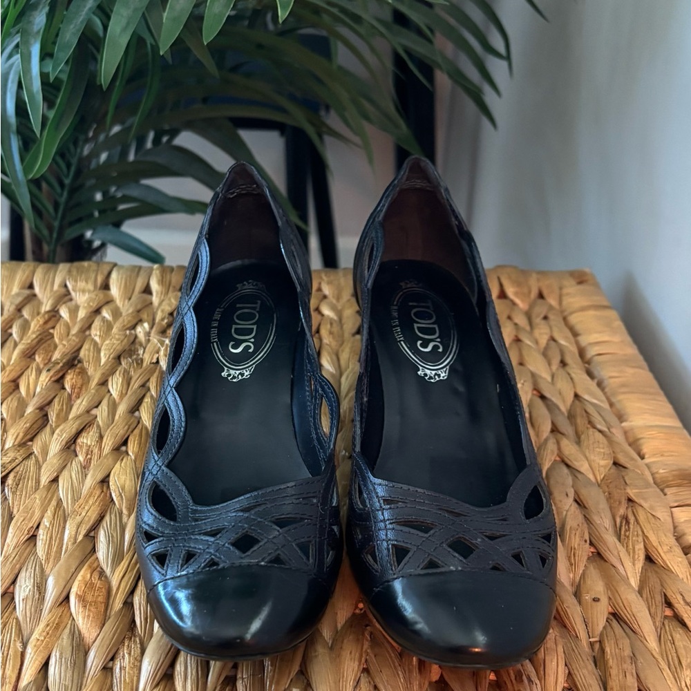 Tod's Navy Cutout Women's Heels - Picture 8 of 16